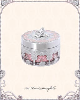 01 Pearl Snowflake