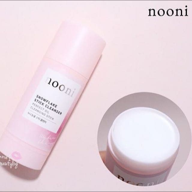 Snowflake Travel Stick Cleanser