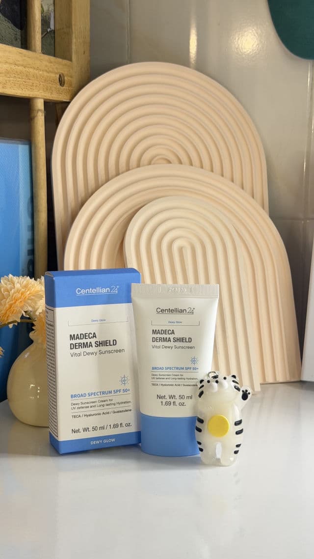 Centellian24 Madeca Derma Shield Vital Dewy Sunscreen SPF 50+ review photo by yousvotey