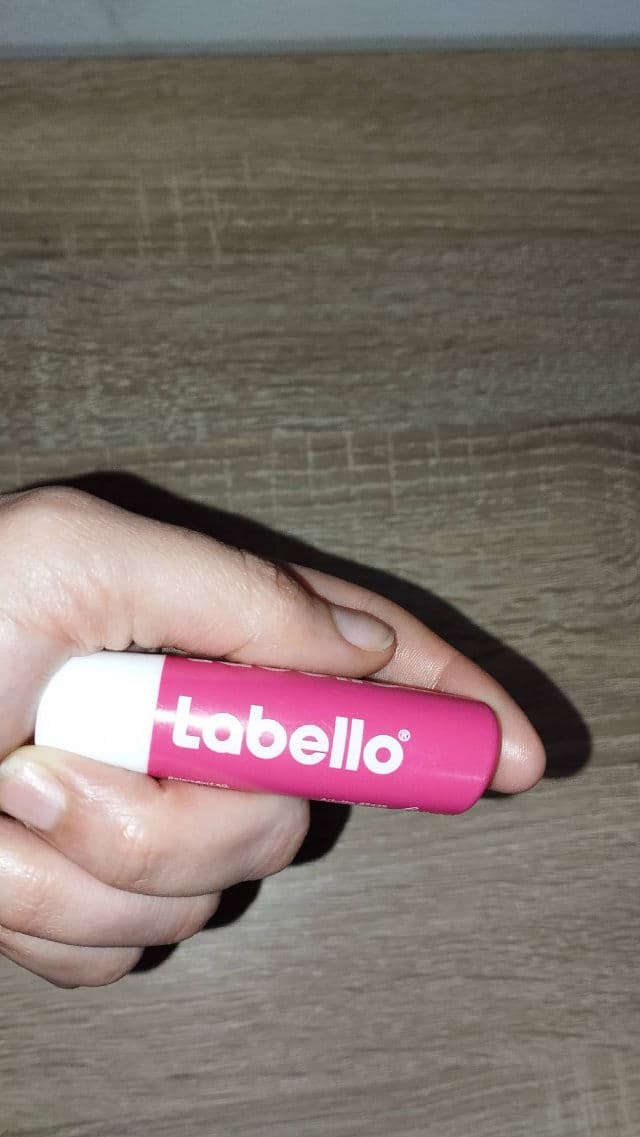 Labello Strawberry Shine review photo by Laurarivera