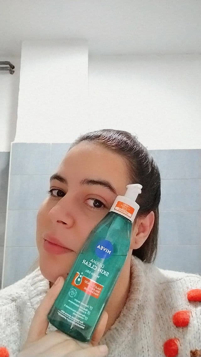 Nivea Derma Skin Clear Wash Gel review photo by Laurarivera