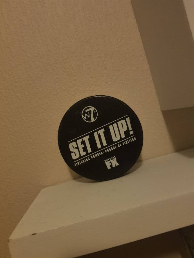 W7 Set It Up! Special FX Finishing Powder review photo by MangoTulip 