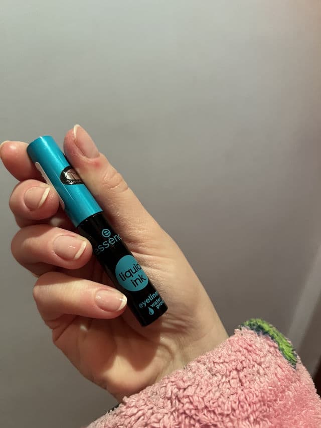 Essence Liquid Ink Eyeliner Waterproof review photo by khatieugc