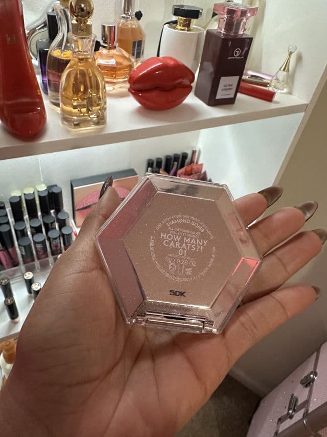 Fenty Beauty Diamond Bomb All-Over Diamond Veil - How Many Carats?! review photo by Cristalperez