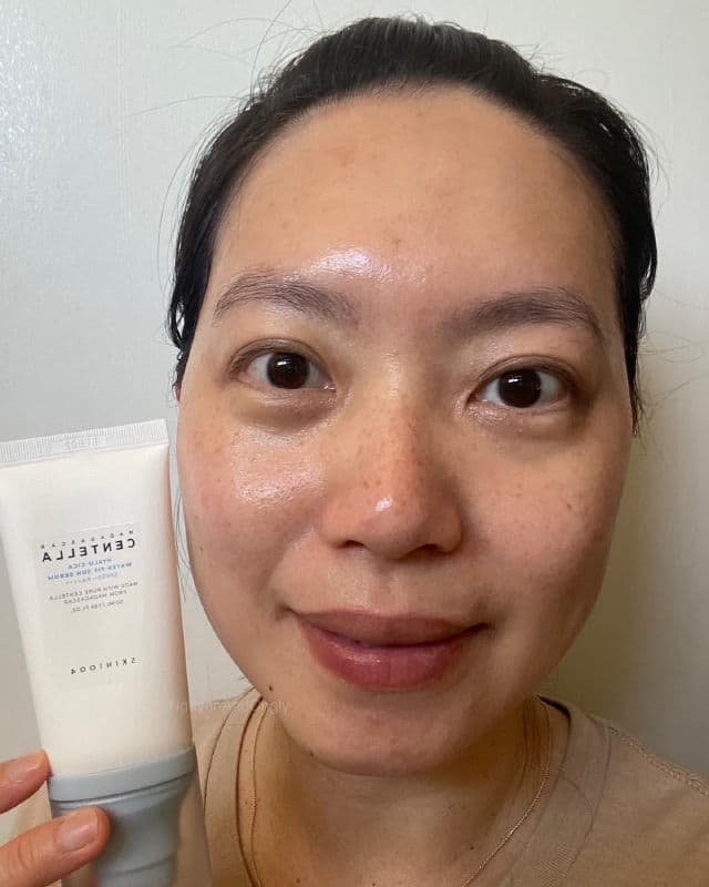 SKIN1004 Madagascar Centella Hyalu-Cica Water-Fit Sun Serum SPF50+ PA++++ review photo by NguyenAndOngLy