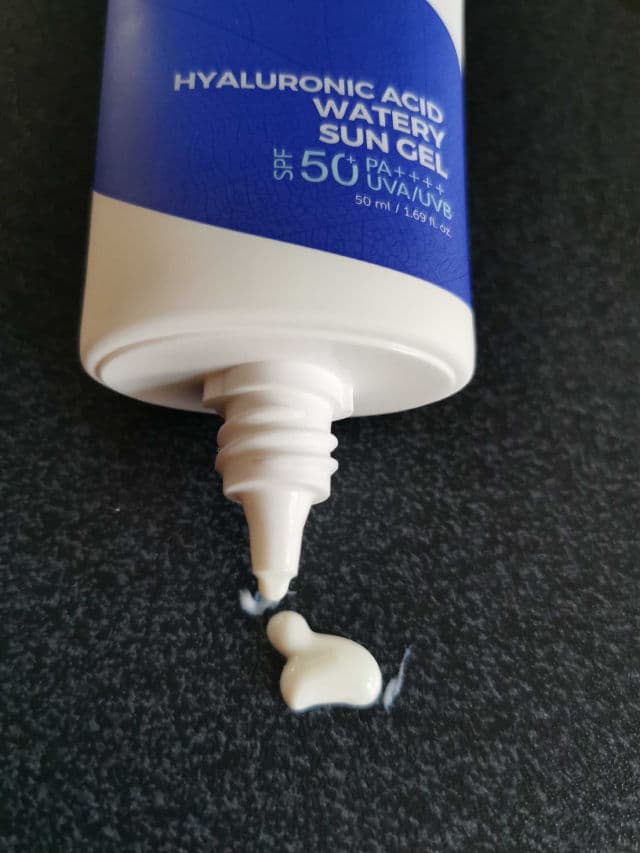ISNTREE Hyaluronic Acid Watery Sun Gel SPF50+ PA++++ review photo by RimasBeautyCorner