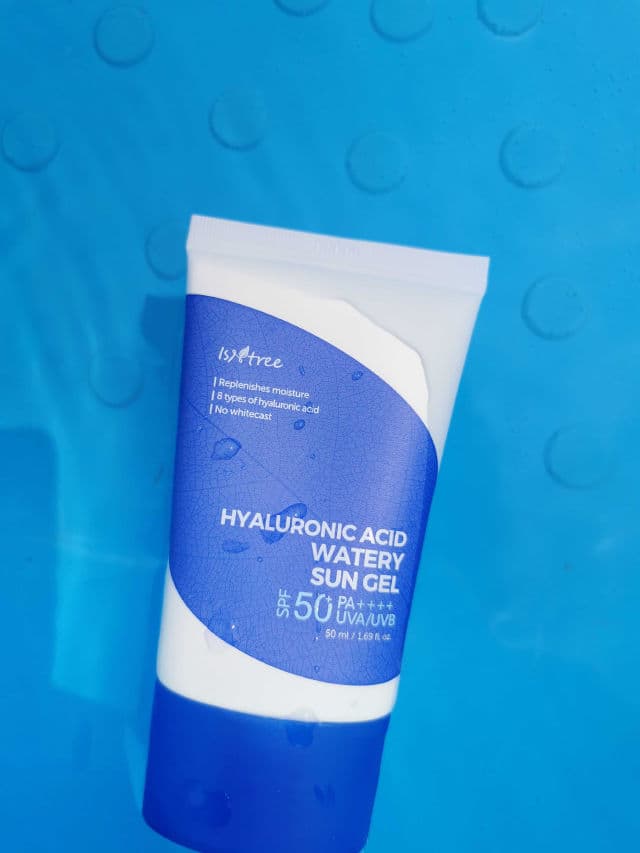 ISNTREE Hyaluronic Acid Watery Sun Gel SPF50+ PA++++ review photo by RimasBeautyCorner