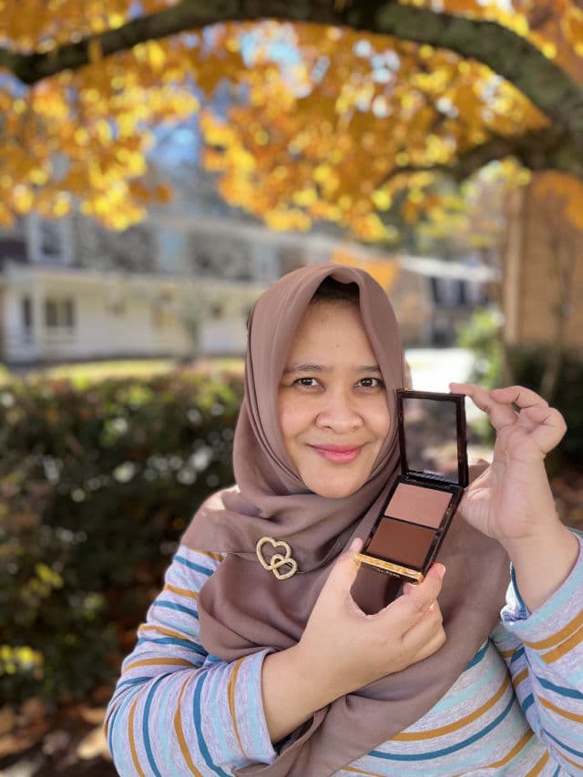 Tom Ford Shade and Illuminate Cream Contour Duo review photo by EyeNez