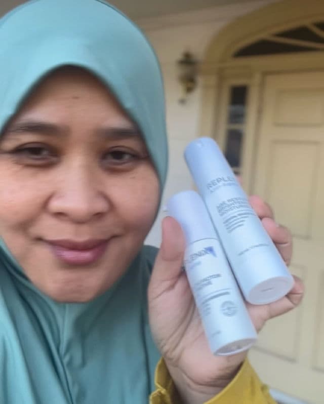 Replenix Anti-Aging Age Restore Brightening Moisturizer review photo by EyeNez