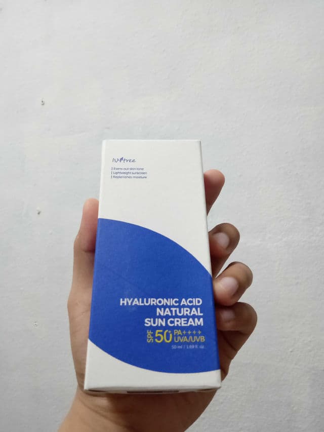 ISNTREE Hyaluronic Acid Natural Sun Cream SPF50+ PA++++ review photo by mirmi