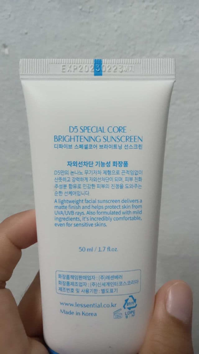 L'ESSENTIAL D5 Brightening Sunscreen SPF50+ PA++++ review photo by mirmi