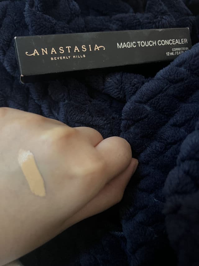 Anastasia Beverly Hills Magic Touch Concealer review photo by jessicajamie