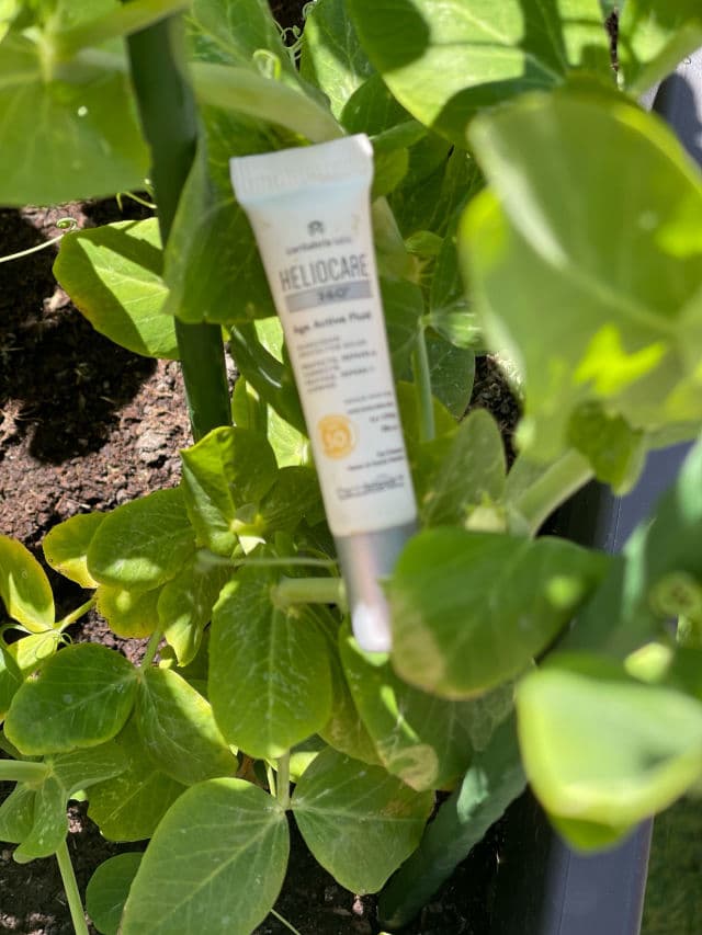 Cantabrialabs Heliocare 360° Age Active Fluid SPF50 and PA++++ review photo by Missestilandoando