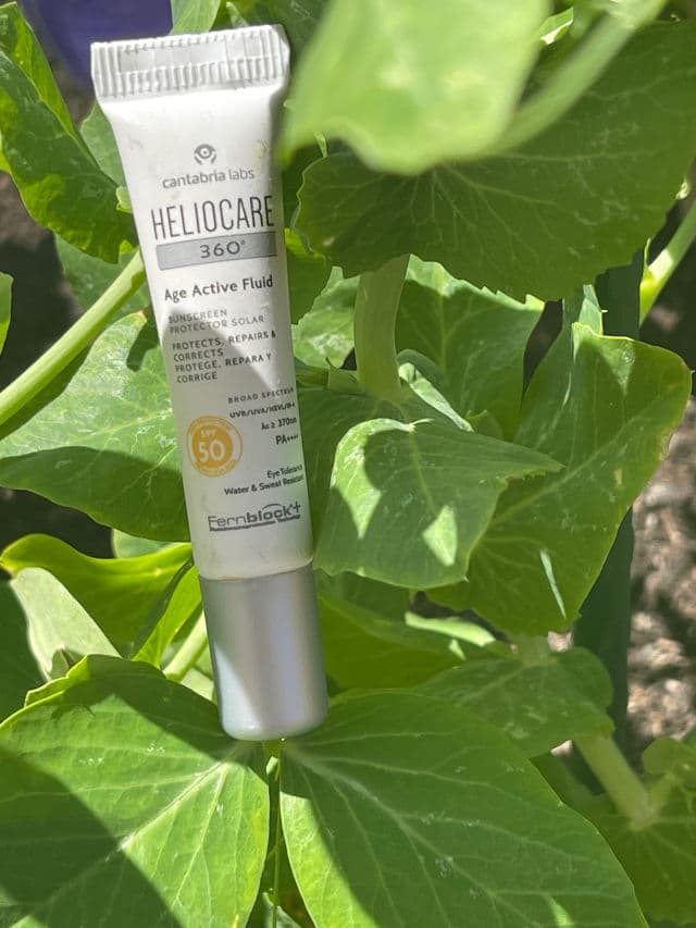 Cantabrialabs Heliocare 360° Age Active Fluid SPF50 and PA++++ review photo by Missestilandoando