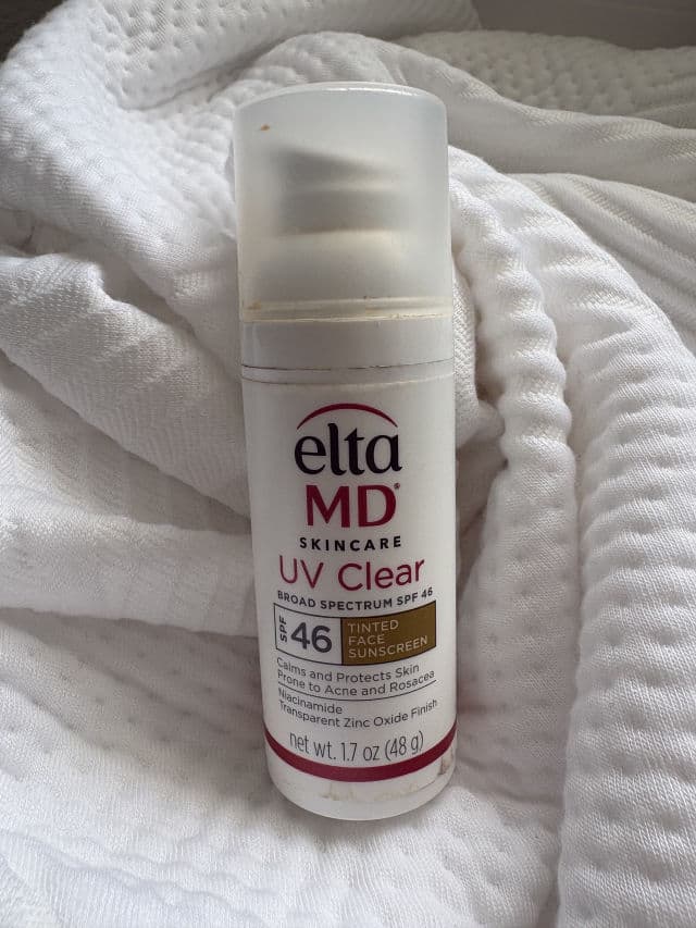 EltaMD UV Clear SPF 46 review photo by Aily89