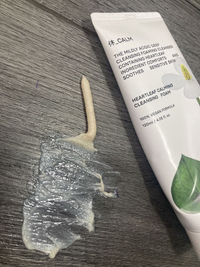 Hue Calm Heartleaf Calming Cleansing Foam review photo by Skincareandfood