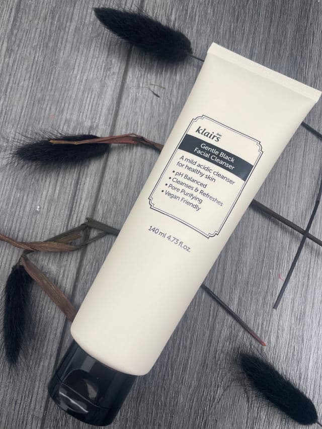 Dear, Klairs Gentle Black Facial Cleanser review photo by Skincareandfood