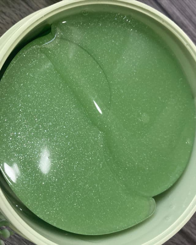 Pixi BeautifEYE review photo by Skincareandfood