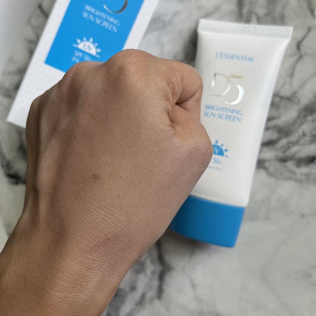 L'ESSENTIAL D5 Brightening Sunscreen SPF50+ PA++++ review photo by fresmana