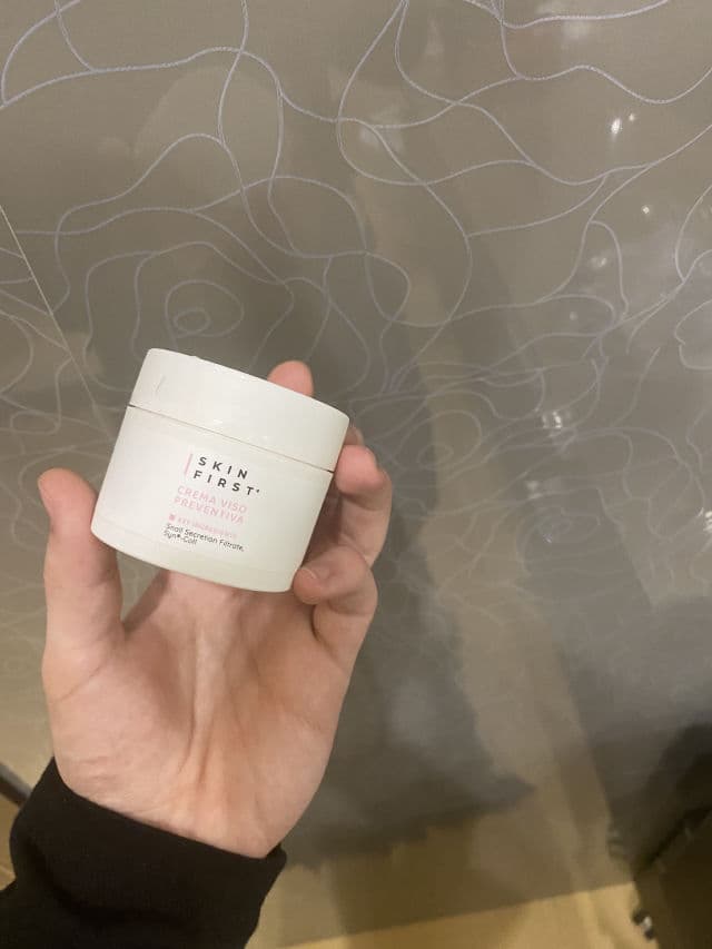 SKIN FIRST Crema Viso Preventiva  review photo by santimoon
