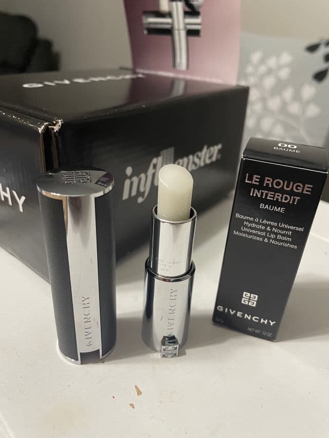 Givenchy Le Rouge Universal Hydrating Lip Balm review photo by milian