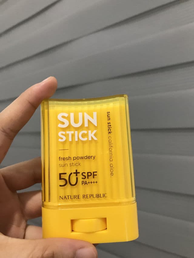 NATURE REPUBLIC California Aloe Fresh Powdery Sun Stick SPF 50+ PA++++ review photo by Nini07