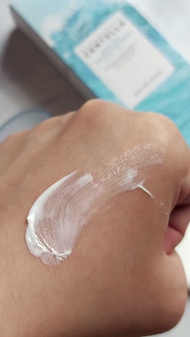 SKIN1004 Madagascar Centella Hyalu-Cica Water-Fit Sun Serum SPF50+ PA++++ review photo by qilss
