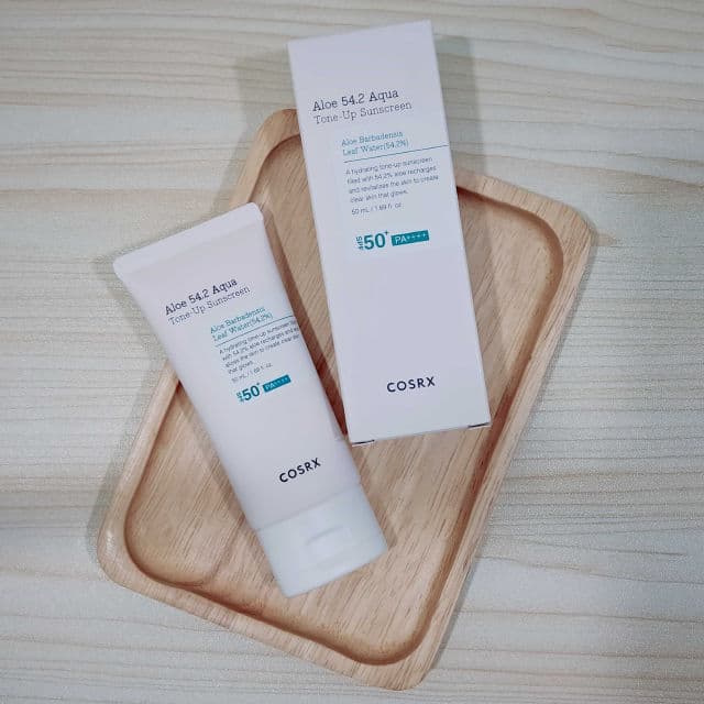 COSRX Aloe 54.2 Aqua Tone-up Sunscreen SPF50+ PA++++ review photo by danielwonderland