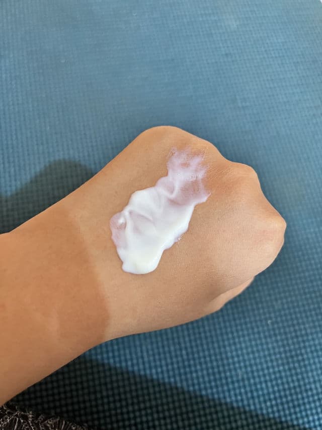 Azarine Hydramax-C Sunscreen Serum SPF 50 PA++++ review photo by Devik