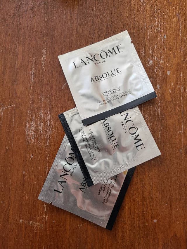 Lancome Absolue Revitalizing & Brightening Rich Face Cream review photo by Samplegeek