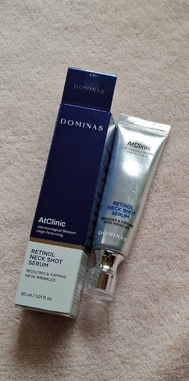 Dominas Dominas AtClinic Retinol Neck Serum review photo by Codermary 