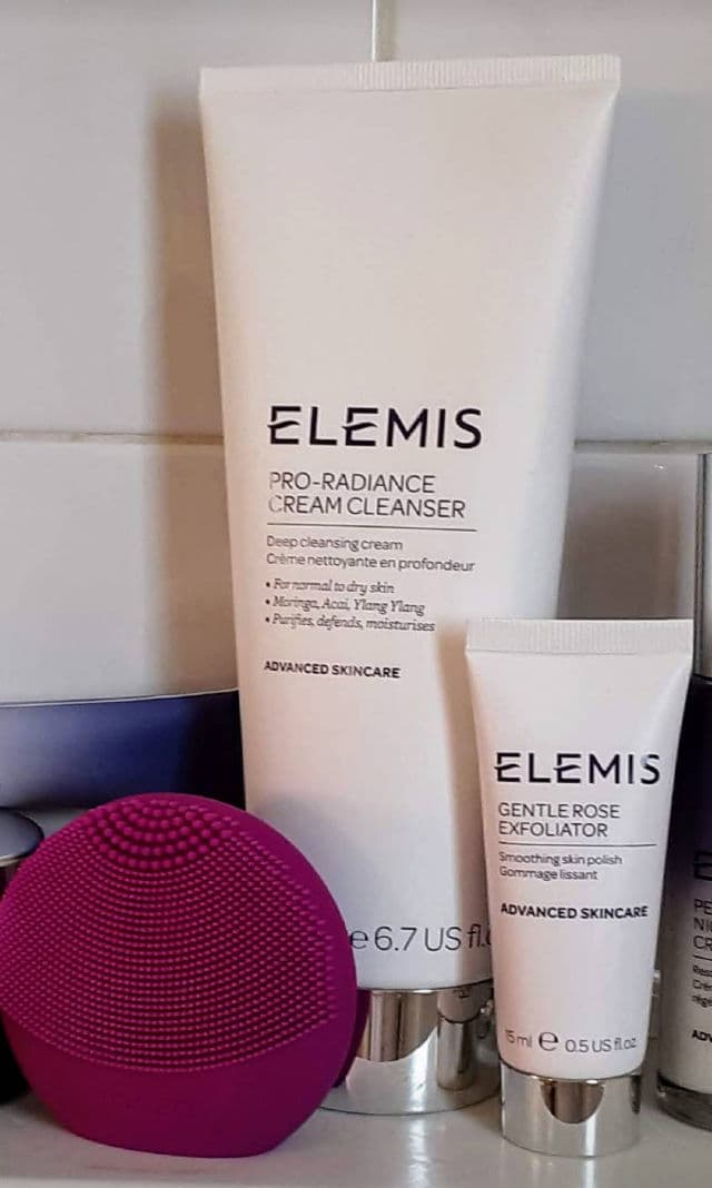 Elemis Pro-Radiance Cream Cleanser review photo by Codermary 