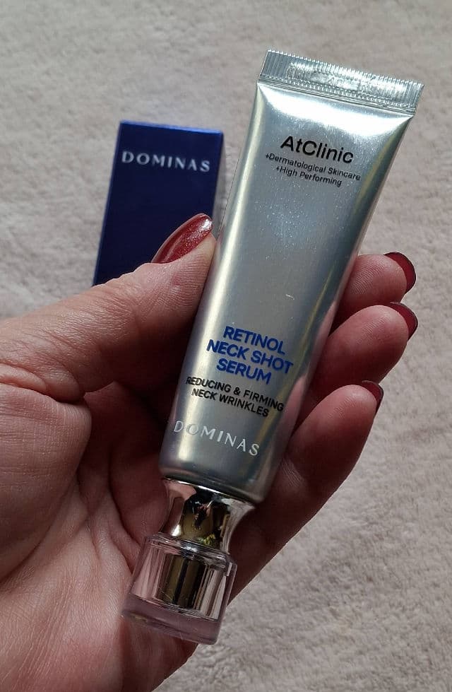 Dominas Dominas AtClinic Retinol Neck Serum review photo by Codermary 
