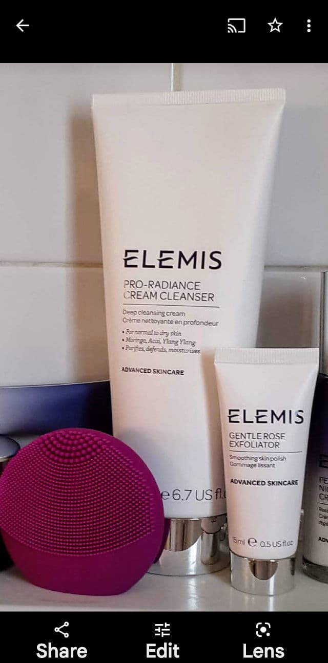 Elemis Pro-Radiance Cream Cleanser review photo by Codermary 
