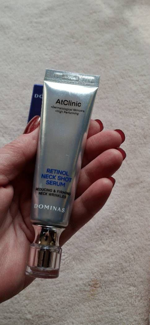 Dominas Dominas AtClinic Retinol Neck Serum review photo by Codermary 