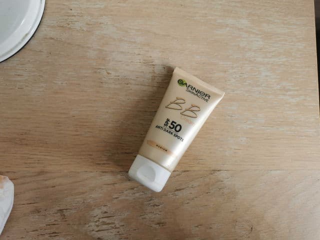 Garnier Skin Active BB Cream Anti-Dark Spots SPF50 review photo by hashiskincare