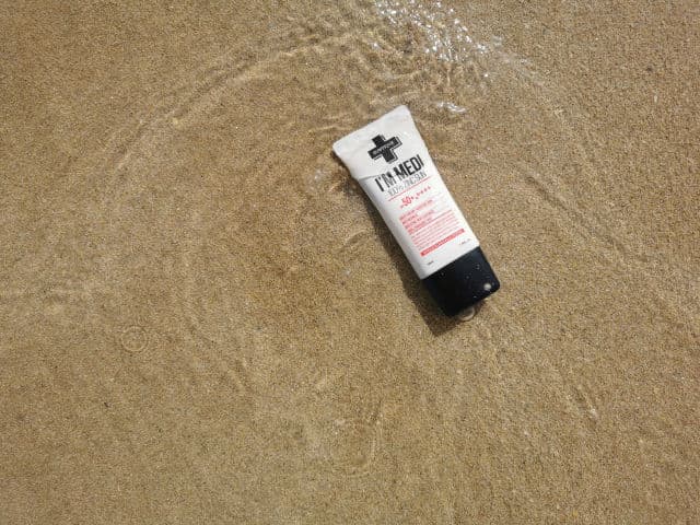 Suntique I'm Medi 100% Zinc Sun SPF 50+ PA++++ review photo by hashiskincare