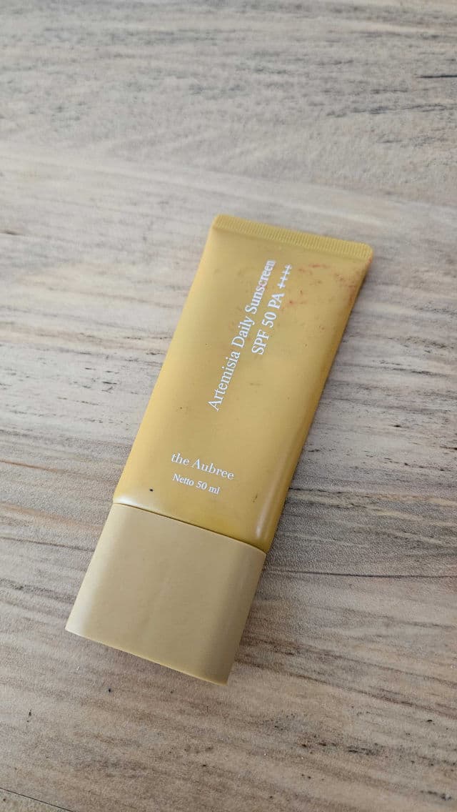 the Aubree Artemisia Daily Sunscreen SPF 50 PA ++++ review photo by noviesid