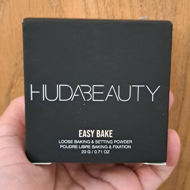 Huda Beauty Easy Bake Loose Powder review photo by Wendy22