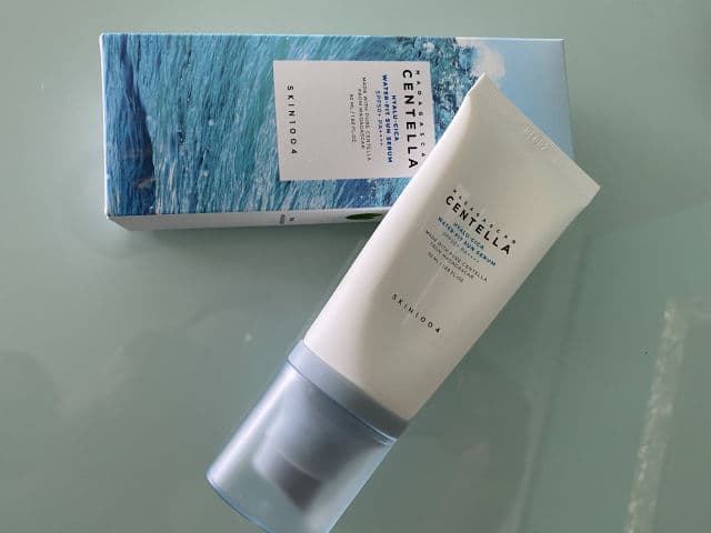 SKIN1004 Madagascar Centella Hyalu-Cica Water-Fit Sun Serum SPF50+ PA++++ review photo by mariposasinalass
