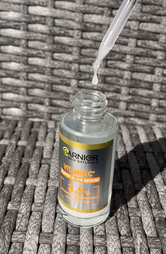 Garnier 3.5% Vitamin C, Niacinamide, Salicylic Acid, Brightening & Anti Dark Spot Serum review photo by mateack
