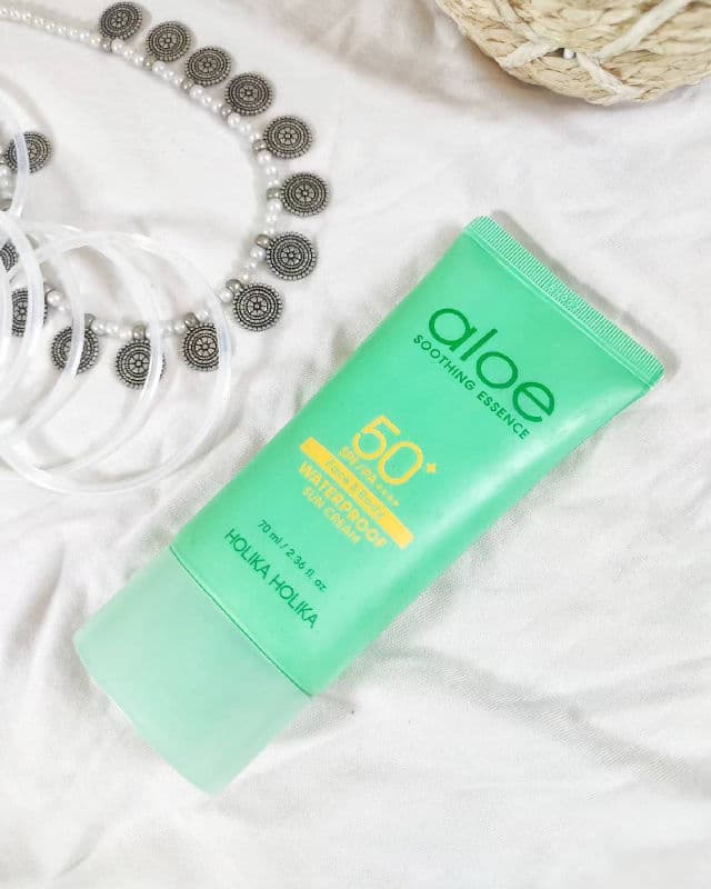 HOLIKA HOLIKA Aloe Soothing Essence Waterproof Sun Cream SPF50+ review photo by SkincareWisdom16
