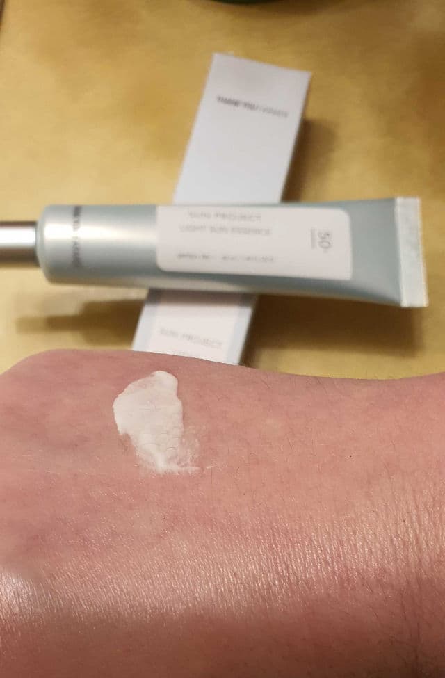 THANK YOU FARMER Sun Project Light Sun Essence SPF50+ PA+++ review photo by Asherz1120