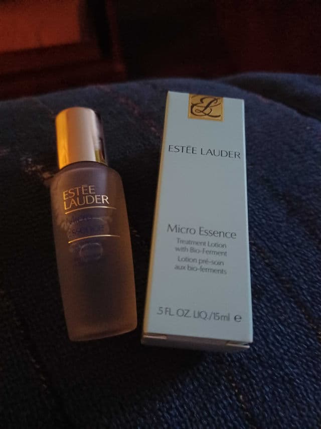 Estee Lauder Micro Essence Skin Activating Treatment Lotion review photo by Caseyh41