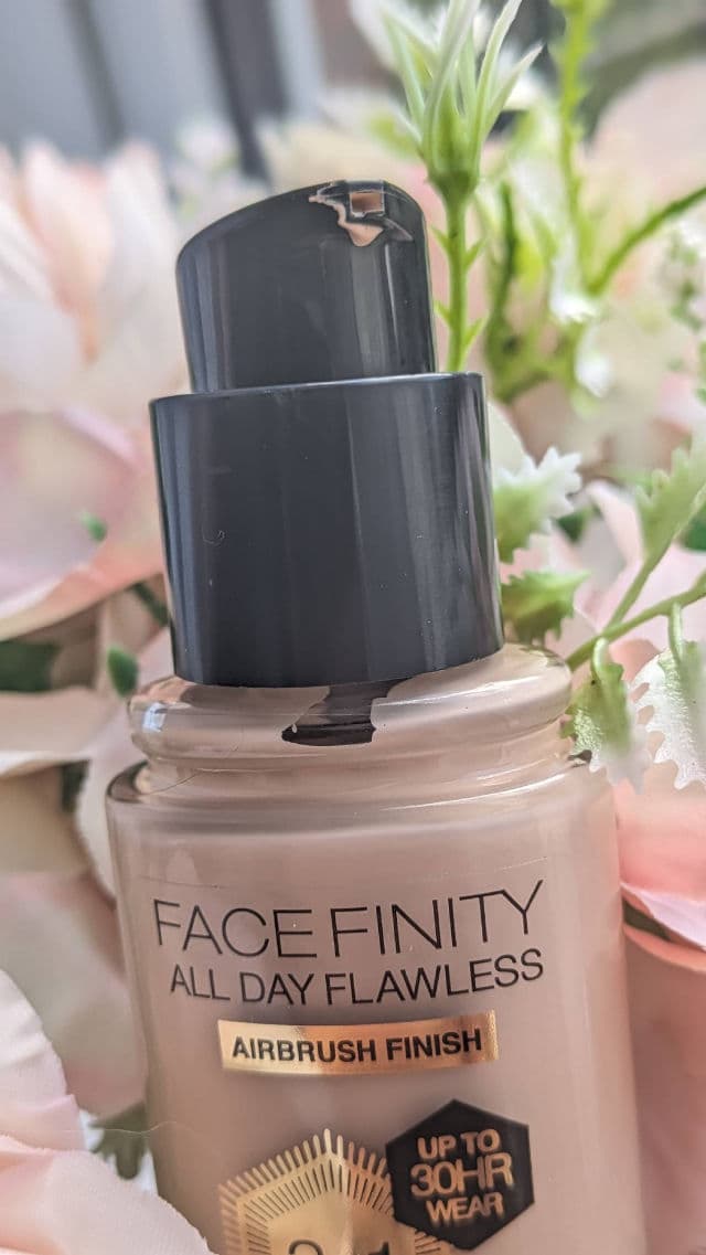 Max Factor Facefinity All Day Flawless 3 in 1 Vegan Foundation SPF 20 review photo by Testertootsymorse