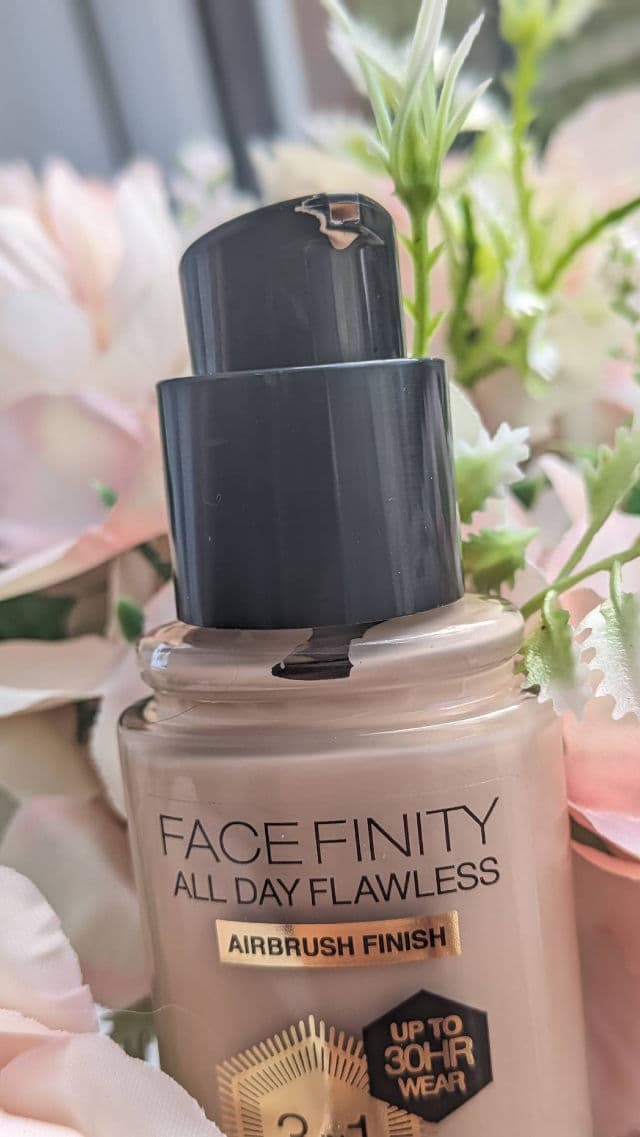 Max Factor Facefinity All Day Flawless 3 in 1 Vegan Foundation SPF 20 review photo by Testertootsymorse