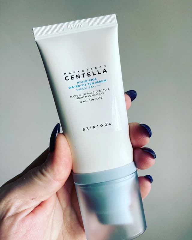 SKIN1004 Madagascar Centella Hyalu-Cica Water-Fit Sun Serum SPF50+ PA++++ review photo by HollyGoLiteLeee