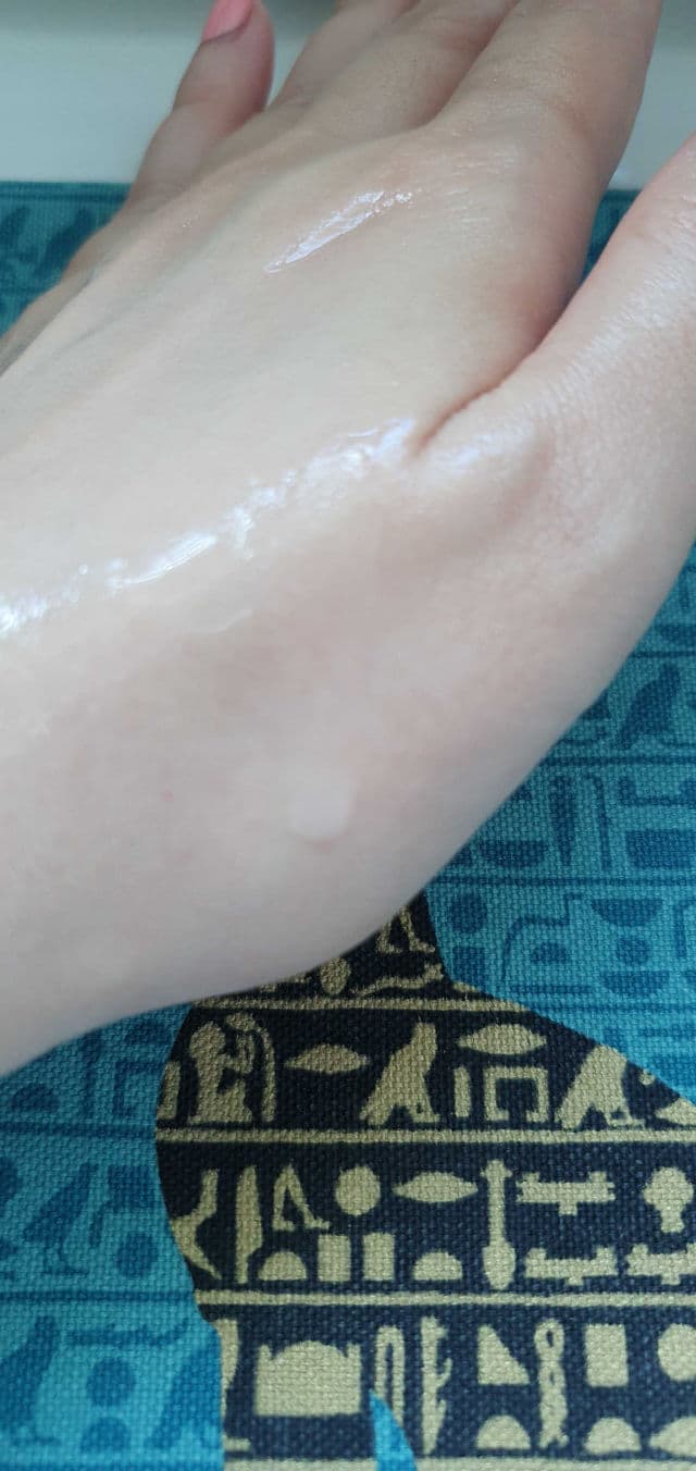 Paula's Choice Resist Skin Restoring Moisturizer SPF 50 review photo by zombieskinz