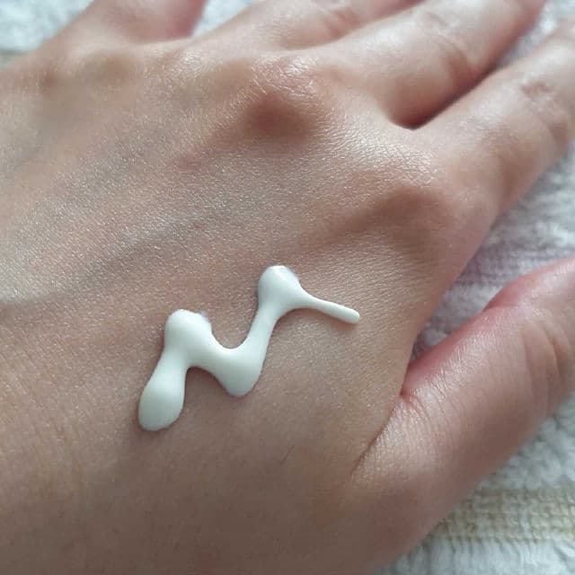 Nacific Vegan Sun Essence SPF50+ PA++++ review photo by zombieskinz
