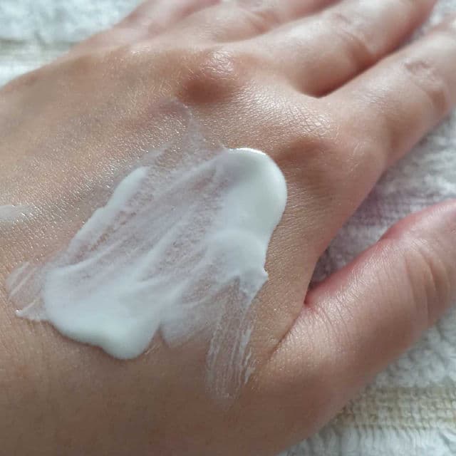 Nacific Vegan Sun Essence SPF50+ PA++++ review photo by zombieskinz